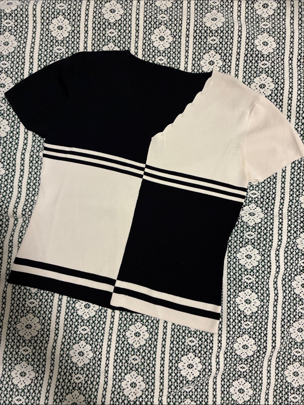Vintage Black & White Colorblock Short Sleeve Top